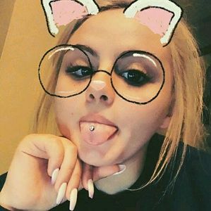 Meet your Posher, Casey